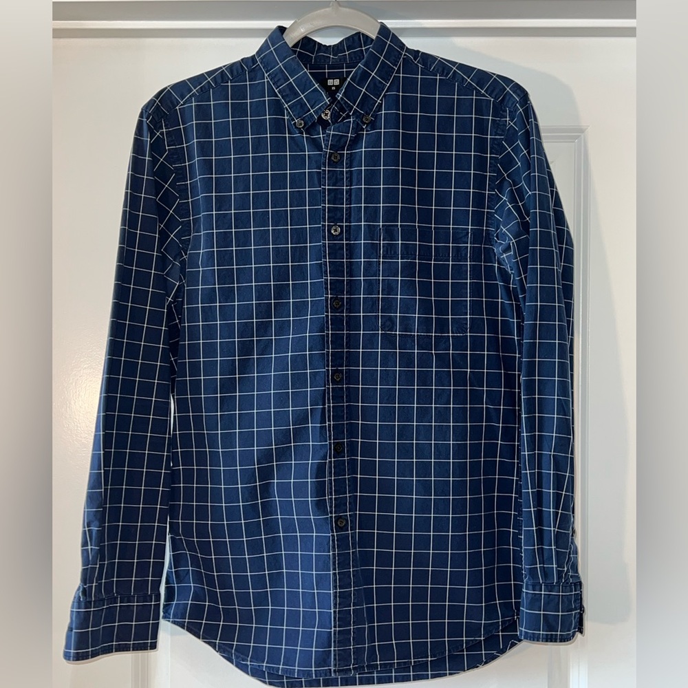 UNIQLO Men’s Button Up Shirt, Like New, Size XS, Great Conditions. Wore twice